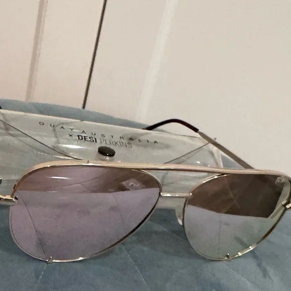 Quay x Desi High Key Sunglasses - Picture 7 of 7